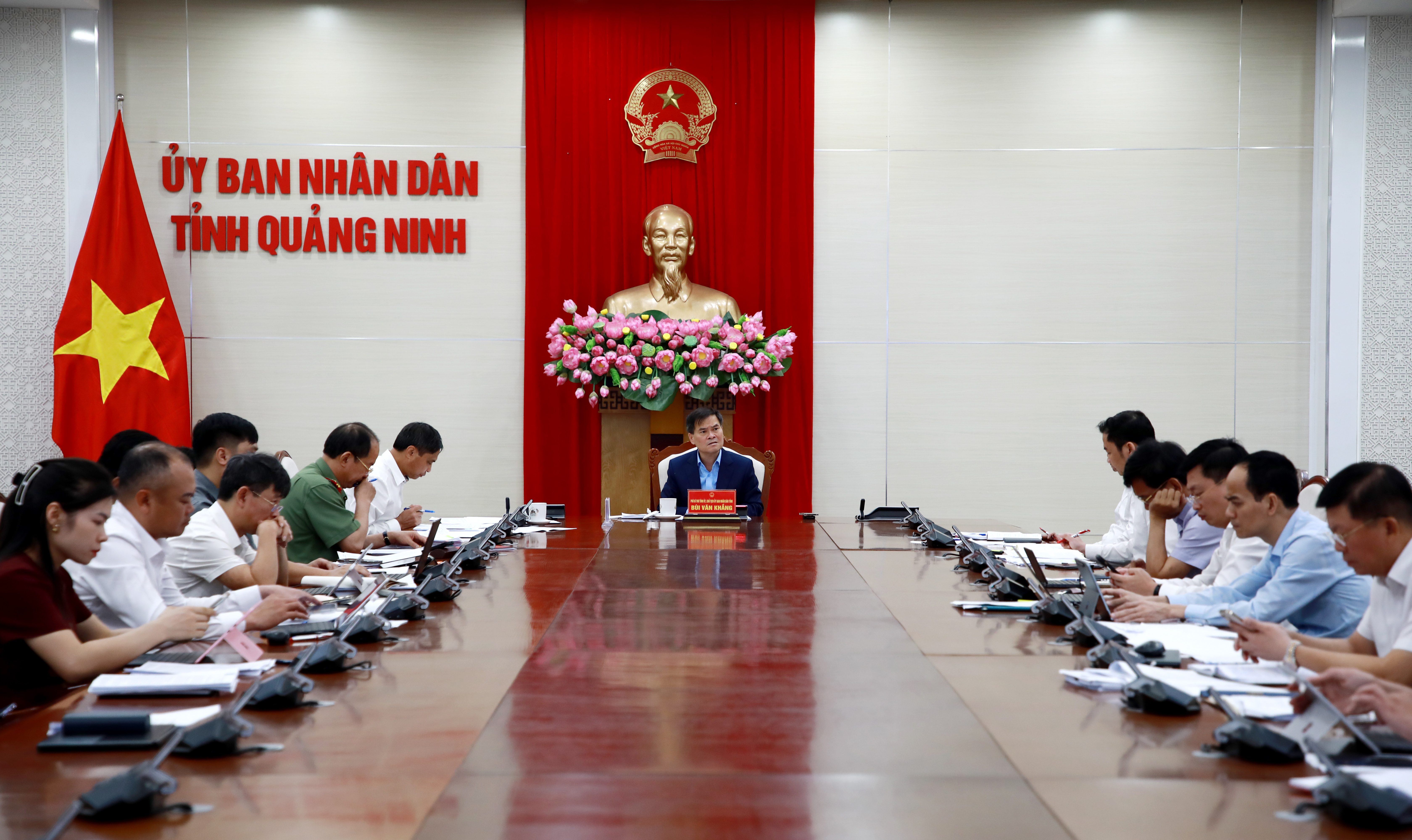 UBND tỉnh họp đánh giá kết quả giải ngân vốn đầu tư công.