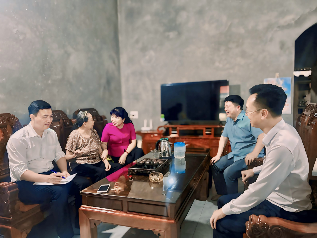 Đoàn khảo sát thực tế tại Khu tái định cư thôn Làng Ngang.
