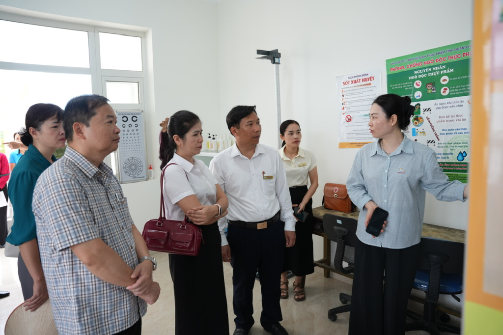 Đoàn công tác Ban Chỉ đạo thi tốt nghiệp THPT tỉnh kiểm tra công tác chuẩn bị tại Trường THPT Bình Liêu