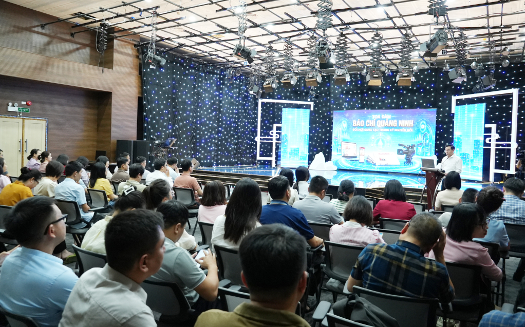 Quang cảnh buổi tọa đàm.