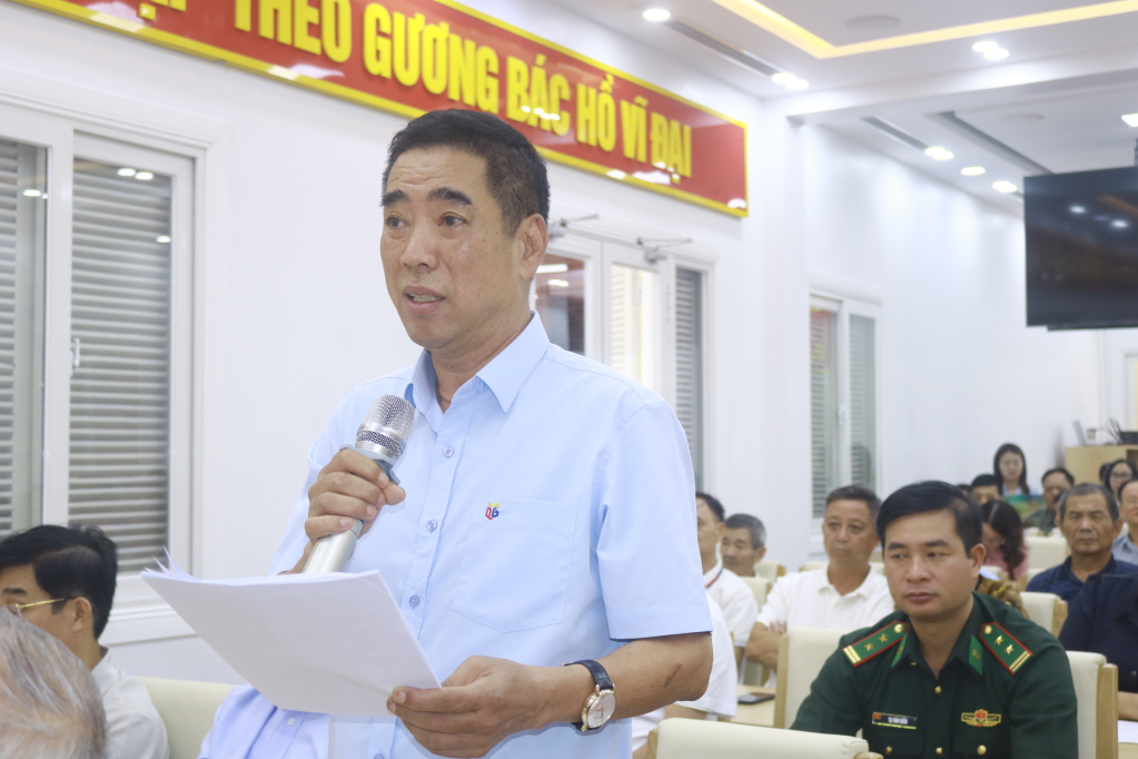 Ông Nguyễn Văn Đô (khu Trần Phú 3, phường Móng Cái 1) đóng góp ý kiến tại hội nghị phản biện xã hội đối với dự thảo phương án sắp xếp các khu phố trên địa bàn phường, ngày 7/6/2026. Ảnh: Thu Hằng (CTV)