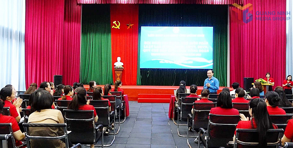Công đoàn phường Cẩm Phả phối hợp tổ chức hội nghị tập huấn, tuyên truyền, phổ biến pháp luật lao động và chuyển đổi số cho đoàn viên, người lao động, tháng 4/2026.