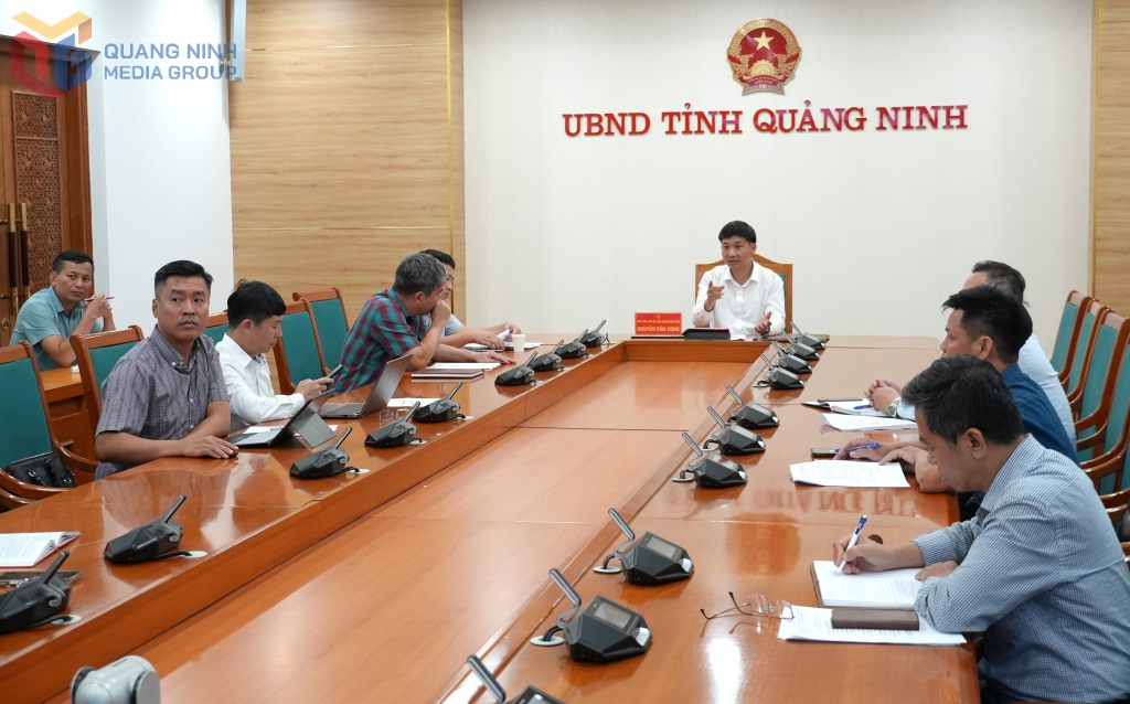 Quang cảnh cuộc họp.