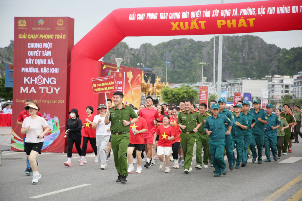 Đội chạy của phường Hạ Long.