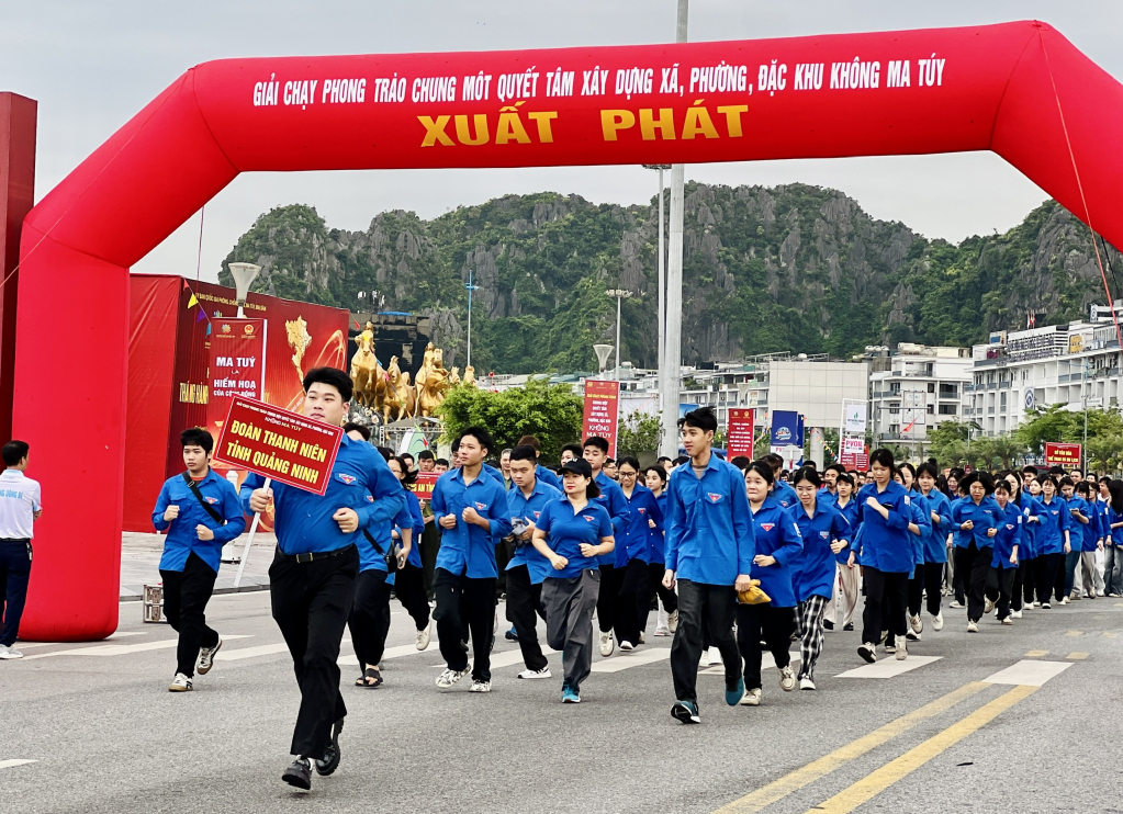 Đội chạy của Đoàn thanh niên.
