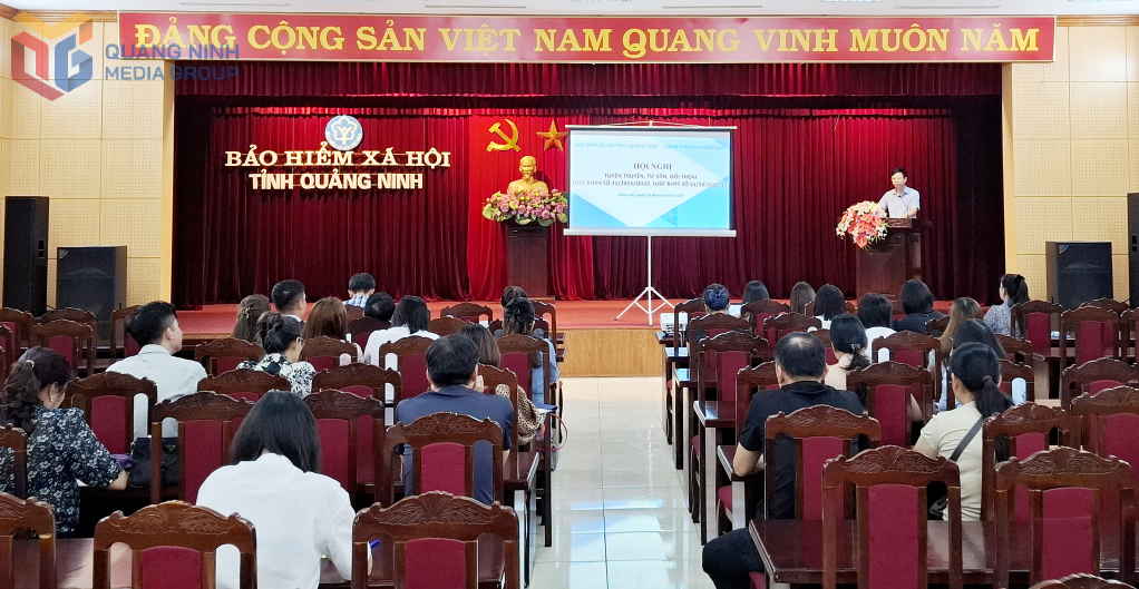 Doanh nghiệp, hộ kinh doanh trên địa bàn phường Hồng Gai tham gia hội nghị tuyên truyền, tư vấn, đối thoại về Luật BHXH, Luật BHYT mới do BHXH tỉnh và UBND phường Hồng Gai phối hợp tổ chức (tháng 6/2026).