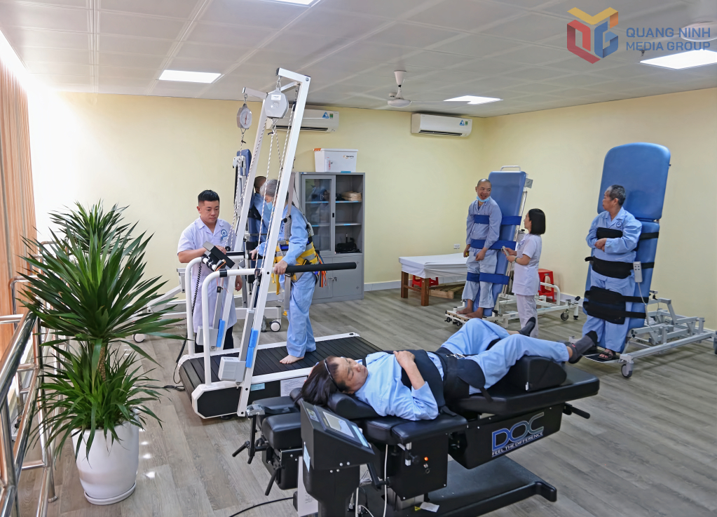 Chăm sóc sức khỏe cho người cao tuổi tại Bệnh viện Lão khoa - Phục hồi chức năng tỉnh.