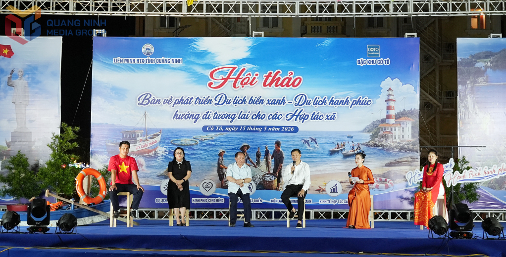 Đại diện HTX Làng chài Bái Tử Long, ông Trần Bảo Mơ (ngoài cùng bên phải), tham gia Hội thảo