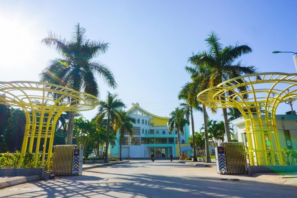 Nhà thi đấu đa năng và Cung văn hóa thiếu nhi TP Cẩm Phả tạo môi trường sinh hoạt văn hóa, thể dục, thể thao lành mạnh cho nhân dân.