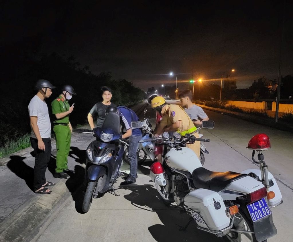 Công an Quảng Yên tăng cường tuần tra kiểm soát ban đêm.