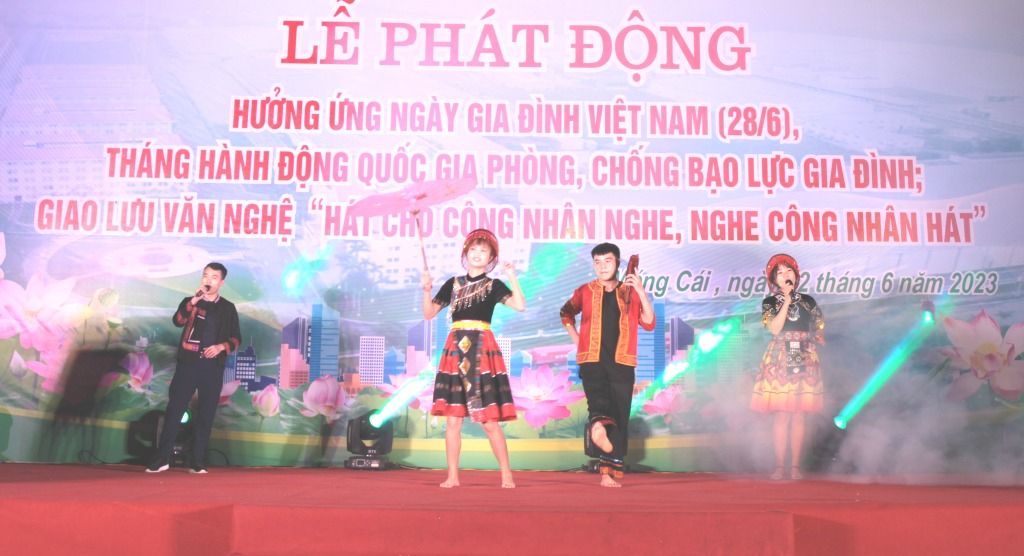 Giao lưu văn nghệ “Hát cho công nhân nghe, nghe công nhân hát” tại Khu công nghiệp Hải Yên Móng Cái.