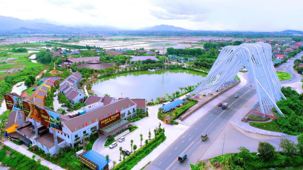 Quảng Ninh GATE là điểm dừng nghỉ và giới thiệu sản phẩm du lịch Quảng Ninh, cũng là biểu tượng của TX Đông Triều hôm nay. Ảnh: Lê Đại (CTV)