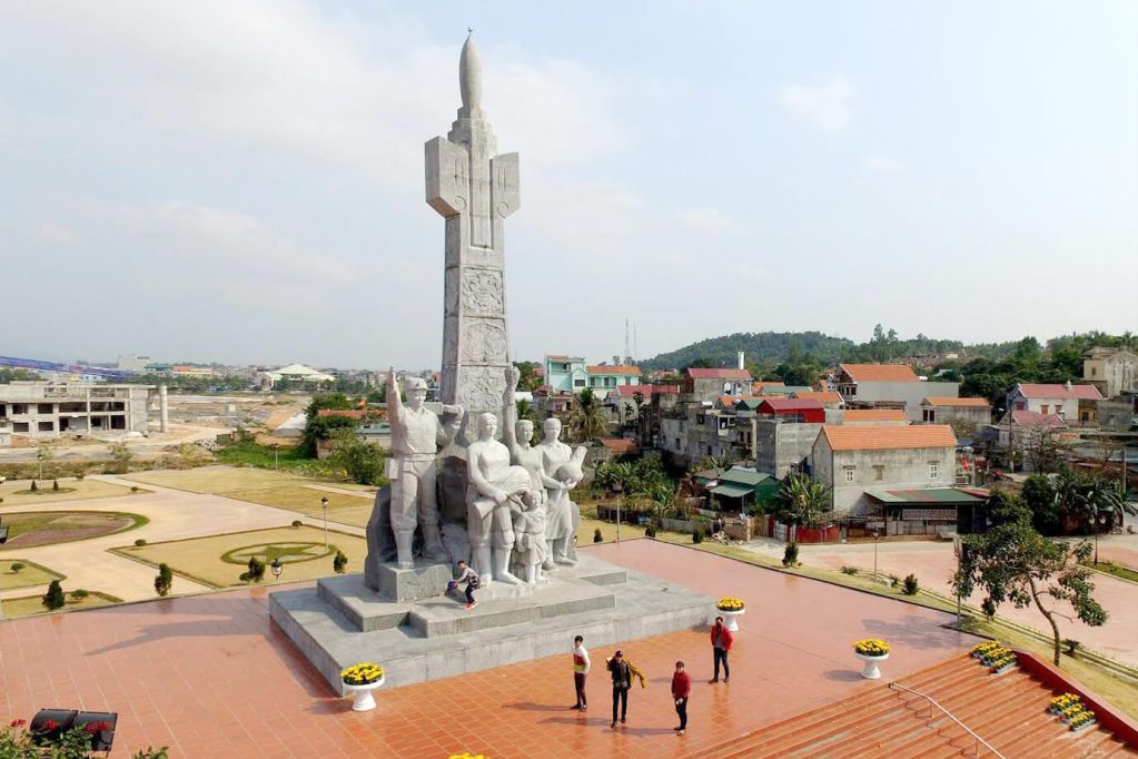 Tượng đài văn hóa TX Đông Triều.