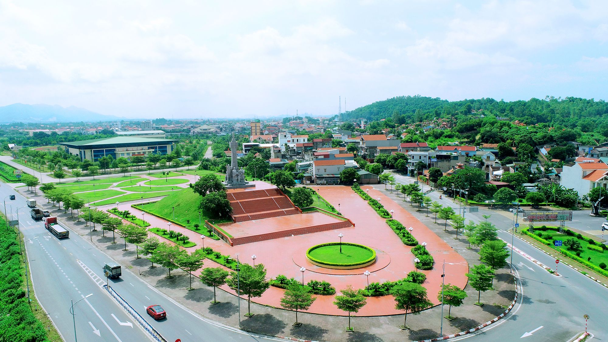 Khu vực Tượng đài văn hoá của TX Đông Triều. Ảnh: Lê Đại (CTV)