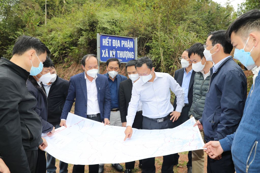 Đồng chí Cao Tường Huy khảo sát hướng tuyến Hạ Long - Lạng Sơn (tháng 3/2022)