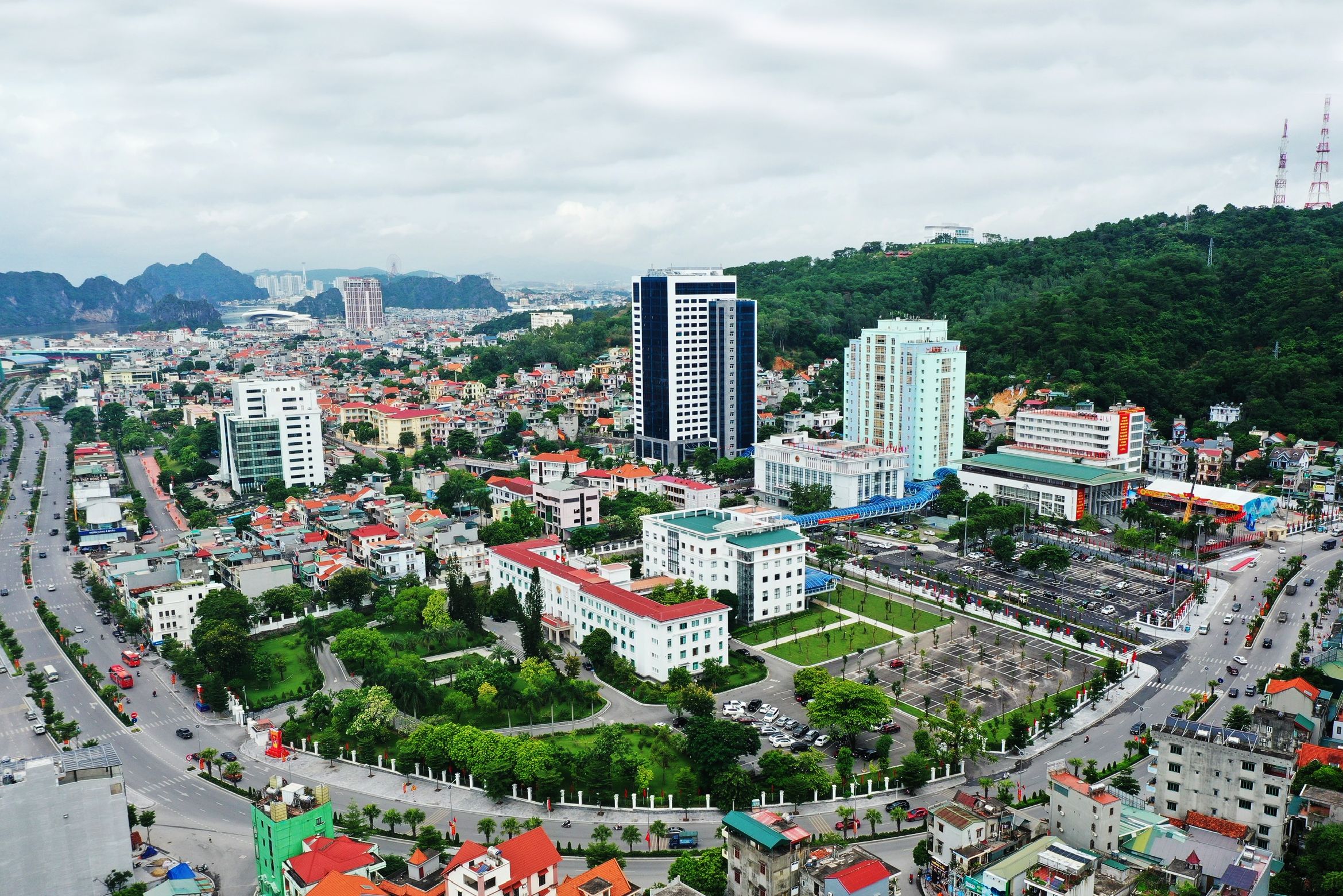 Các tòa nhà trụ sở làm việc liên cơ quan tỉnh được đầu tư theo hình thức PPP, tạo thành khu vực hành chính tập trung, liên thông tổng thể trong một khu vực.