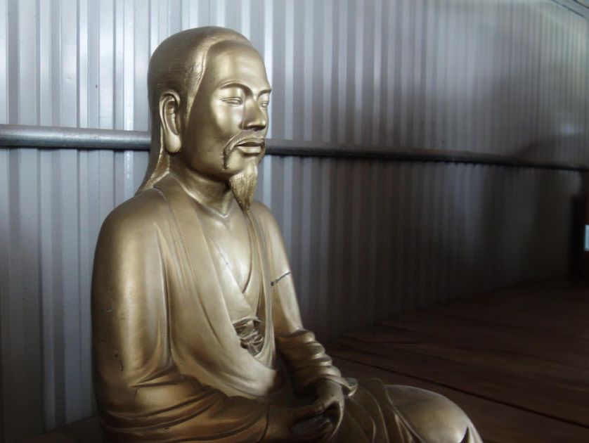 Tượng Tuệ Trung Thượng Sĩ.