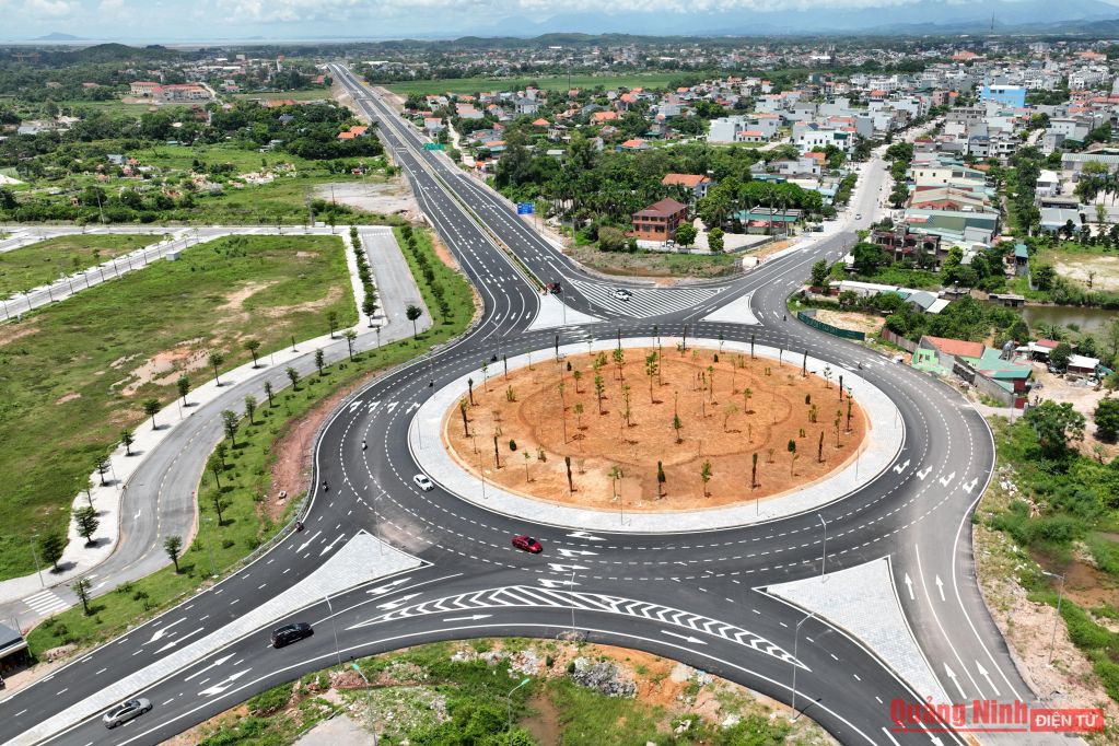 Nút giao cuối tuyến nối với Cửa khẩu quốc tế Móng Cái.